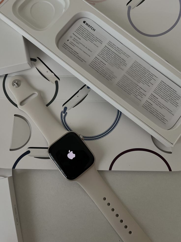 أبل واتش سيريس 11 + سوارين هدية