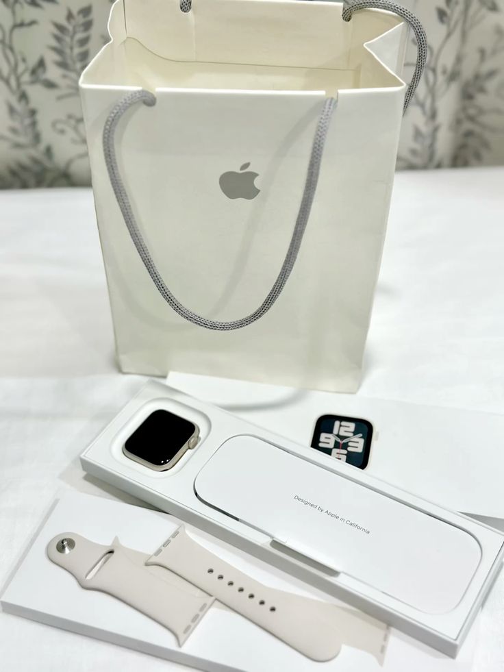 أبل واتش سيريس 11 + سوارين هدية